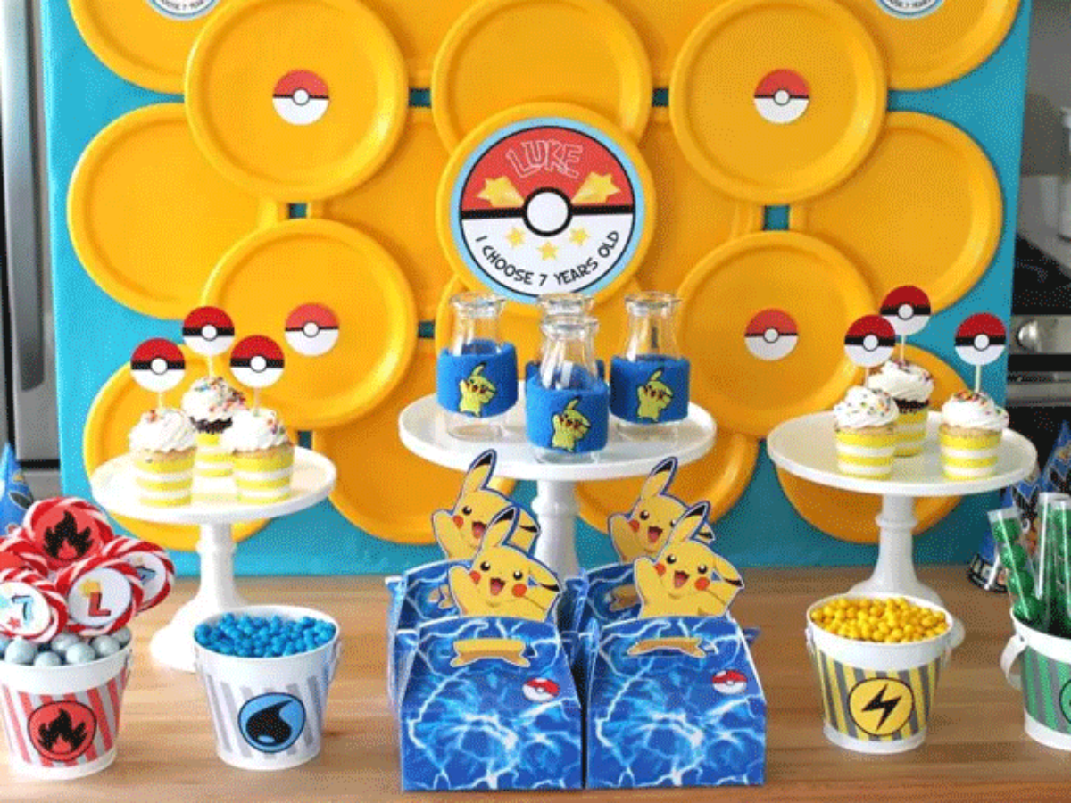 Topo de bolo Pokemon para imprimir - confira diversas imagens e desenhos para enfeitar seu bolo, torta, cake e cupcake com diversos pokémon. Tem Pikachu, Charmander e muito mais.