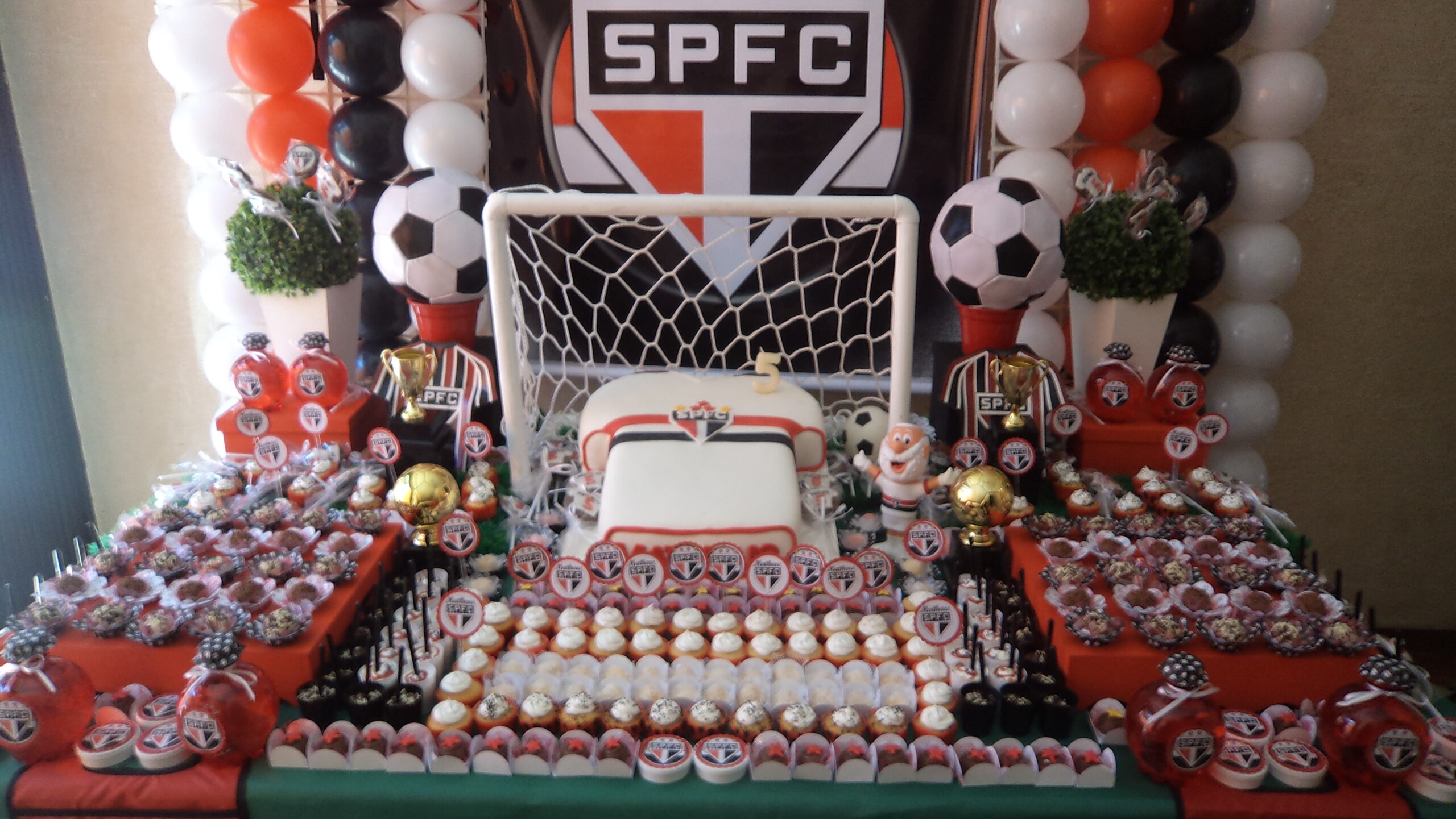 Topo de bolo São Paulo Futebol Clube SPFC para imprimir - confira diversas imagens para enfeitar bolos, tortas, cakes e cupcakes com o tema do amado tricolor paulista.