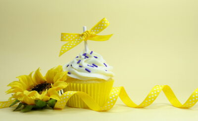 Topo de bolo girassol - confira diversas ideias com o tema de Girassol (sunflower) de tortas e cupcakes para baixar e imprimir.